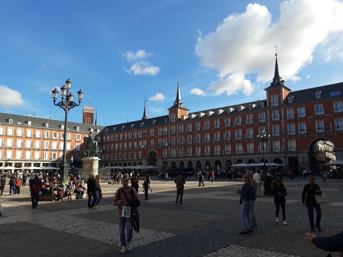 Plaza Mayor de Madrid con la estatua de Felipe III